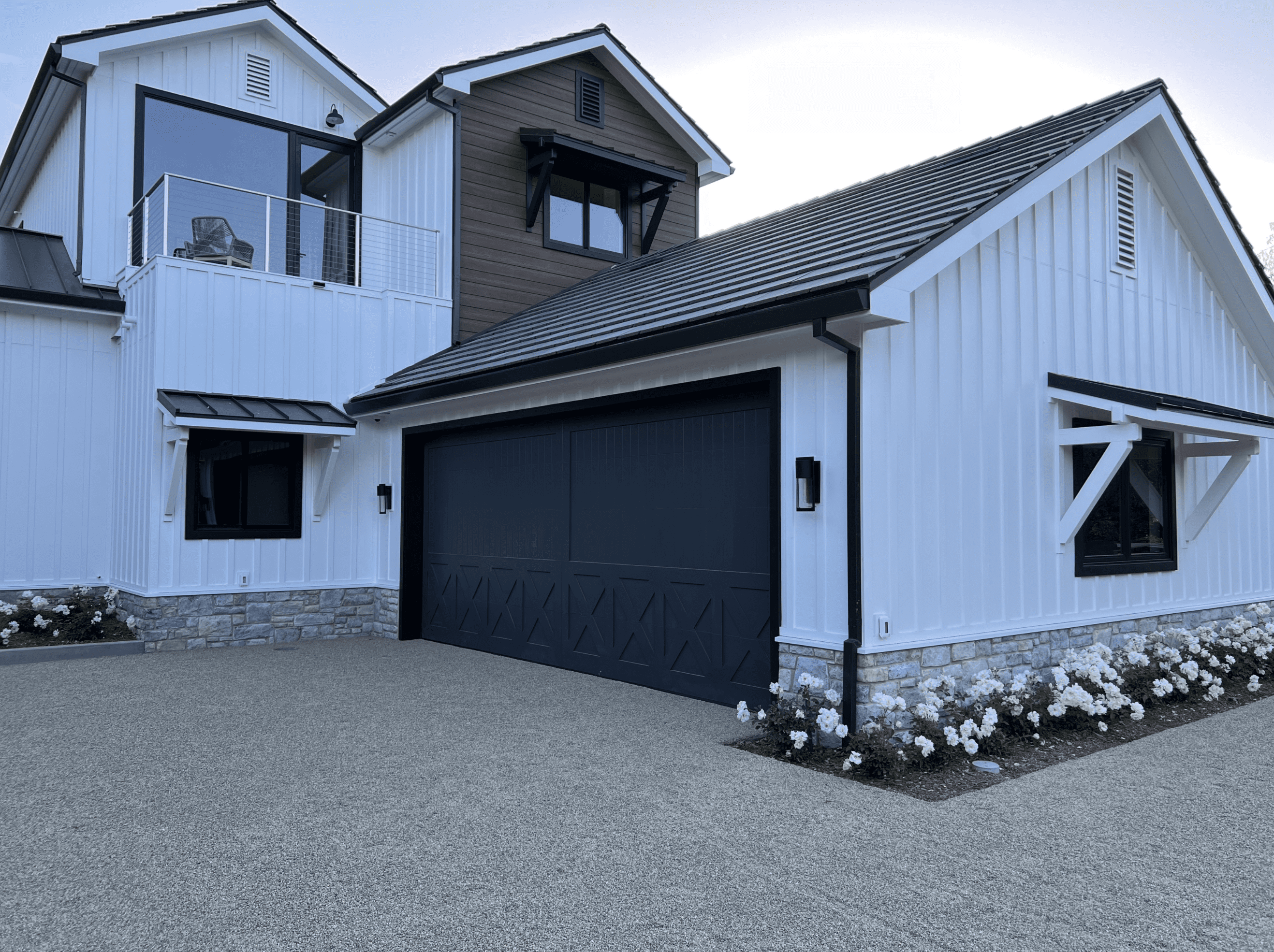 Clopay GD2LU Gallery Steel in White with Clear ARCH2 with Grilles Windows